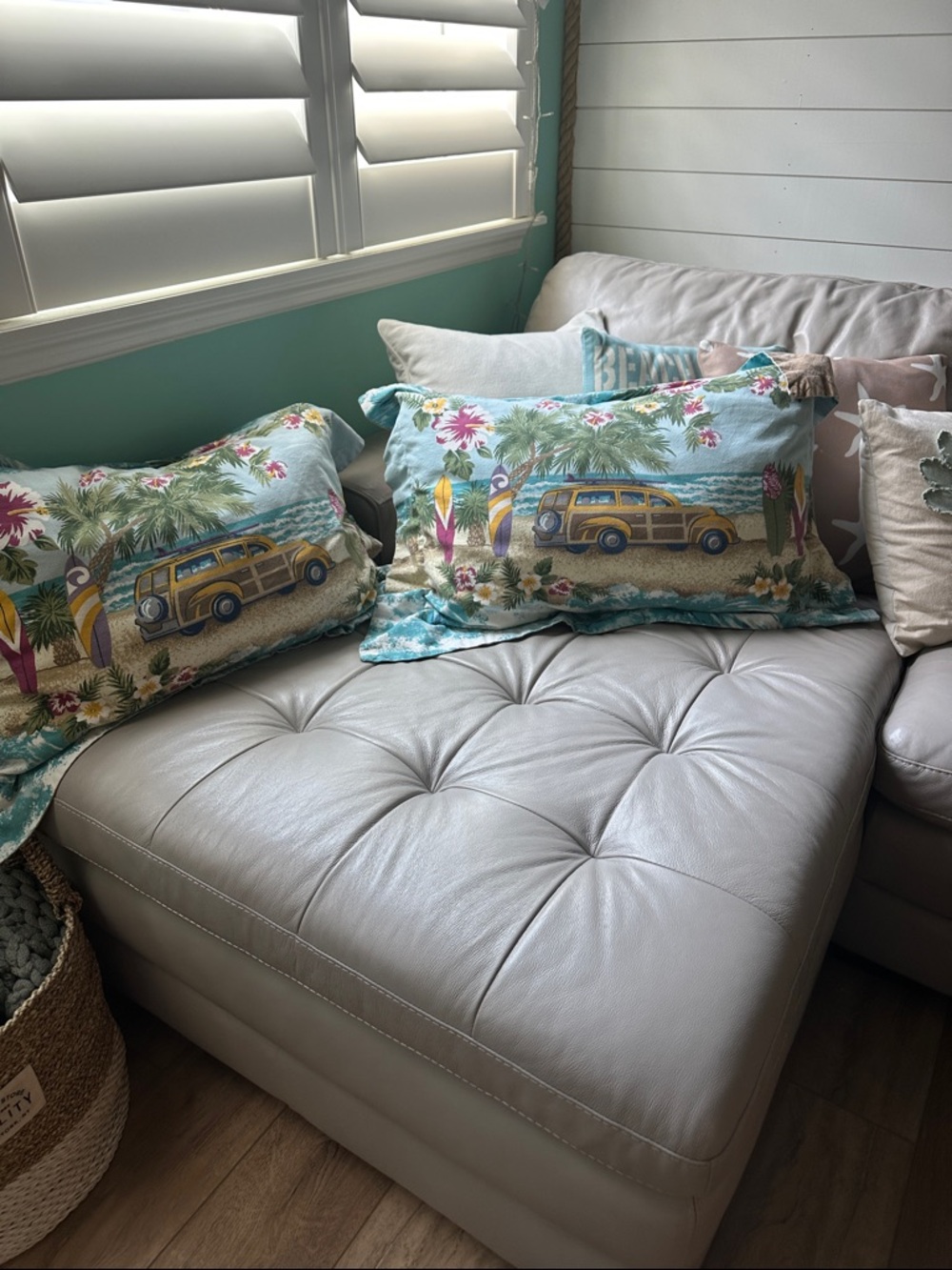 Pillow shames Tropical Surfboard & Woody Car Decorative Pillow Covers - Aqua